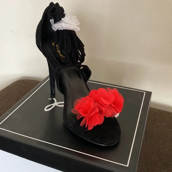 Heels - Picture 2 of 4